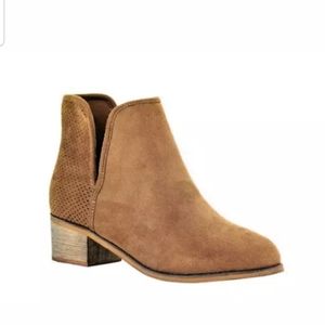Seven7 Womens Soho Vegan Suade Boots in Sand